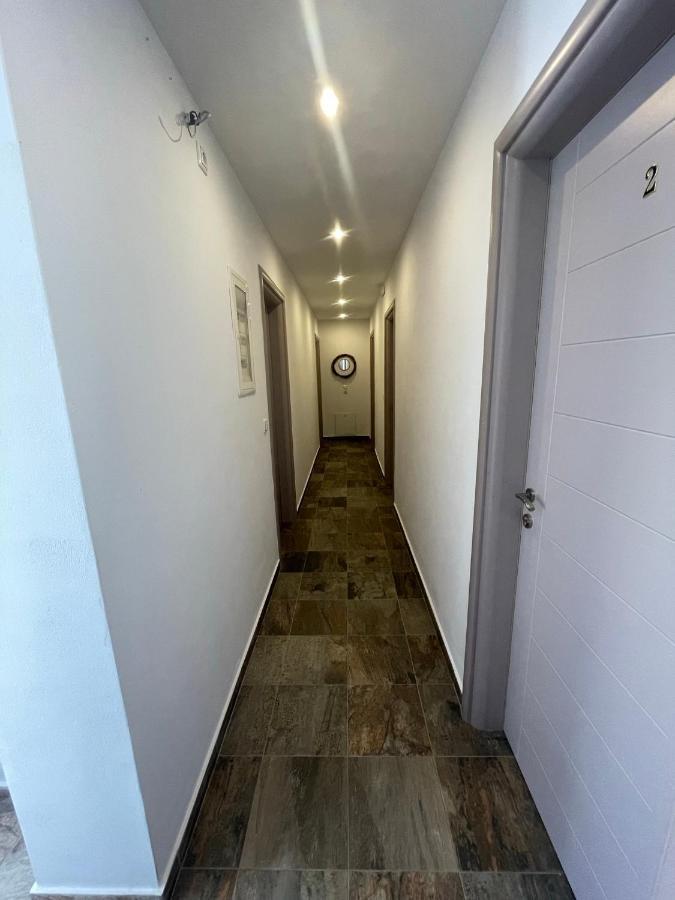Aparthotel Orchard Retreat Himare Esterno foto