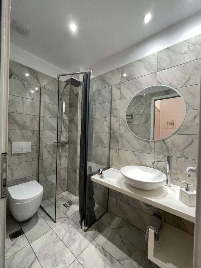 Aparthotel Orchard Retreat Himare Esterno foto