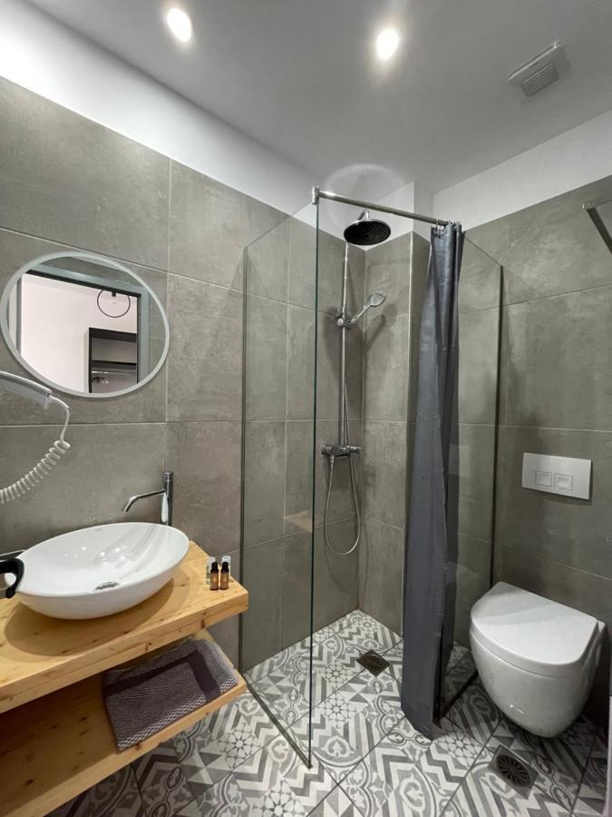Aparthotel Orchard Retreat Himare Esterno foto