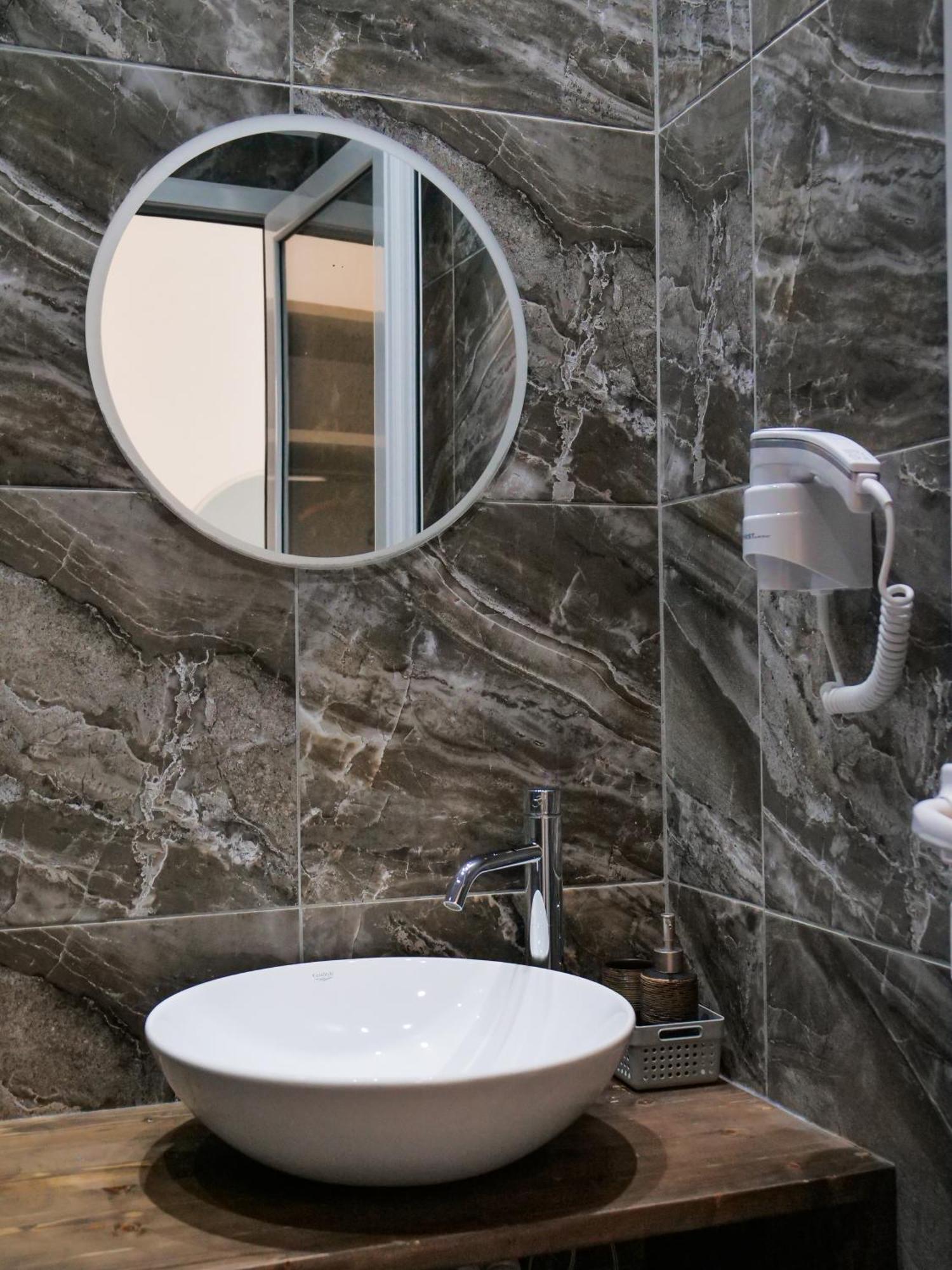 Aparthotel Orchard Retreat Himare Esterno foto