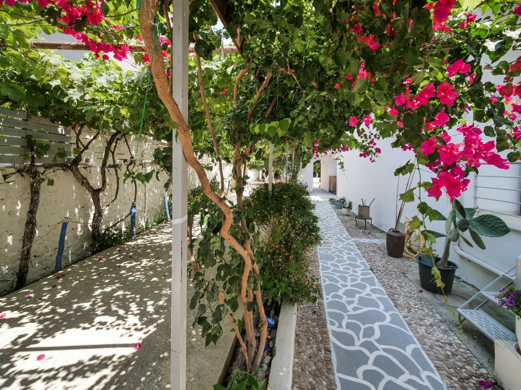 Aparthotel Orchard Retreat Himare Esterno foto
