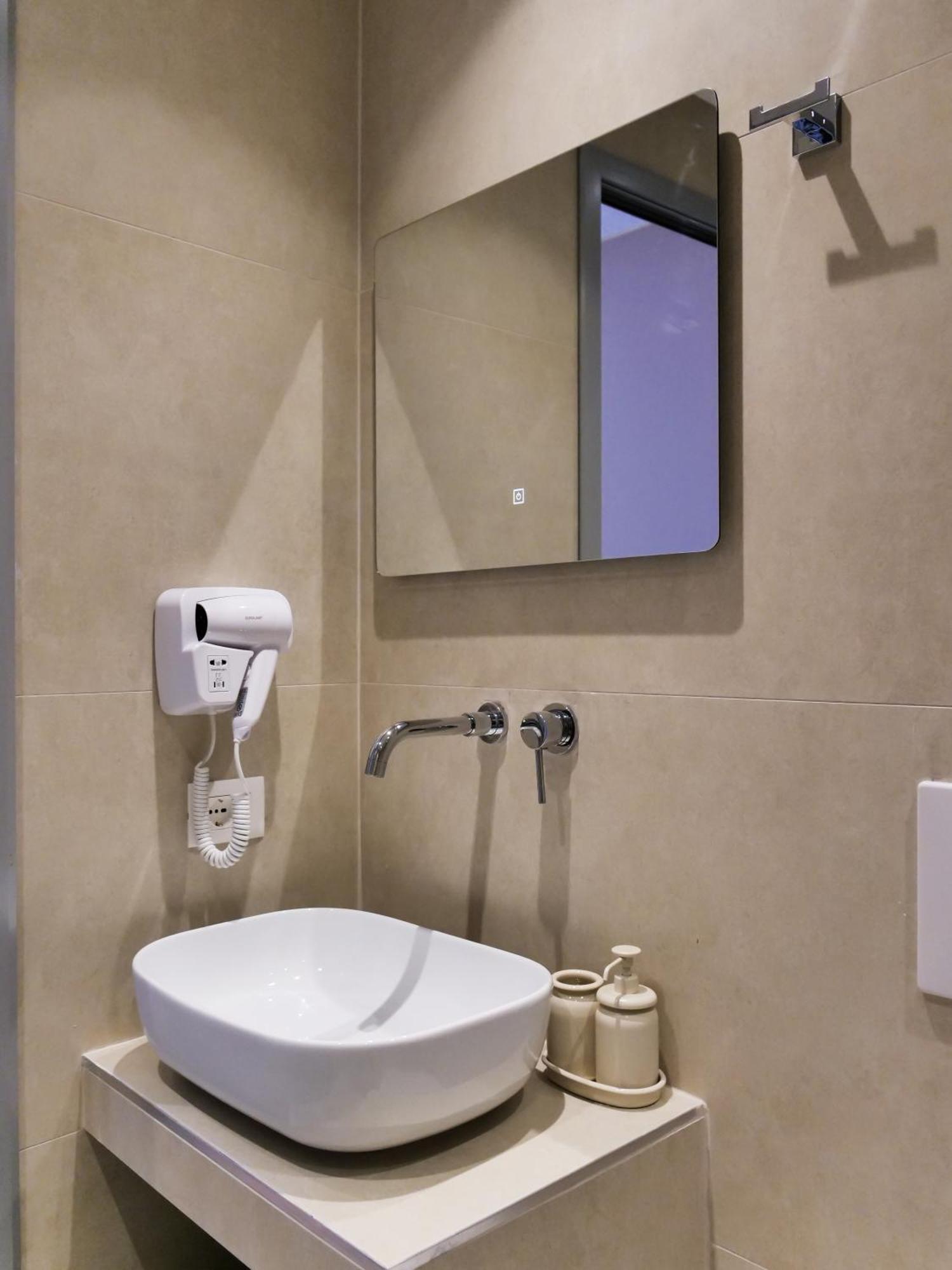 Aparthotel Orchard Retreat Himare Esterno foto