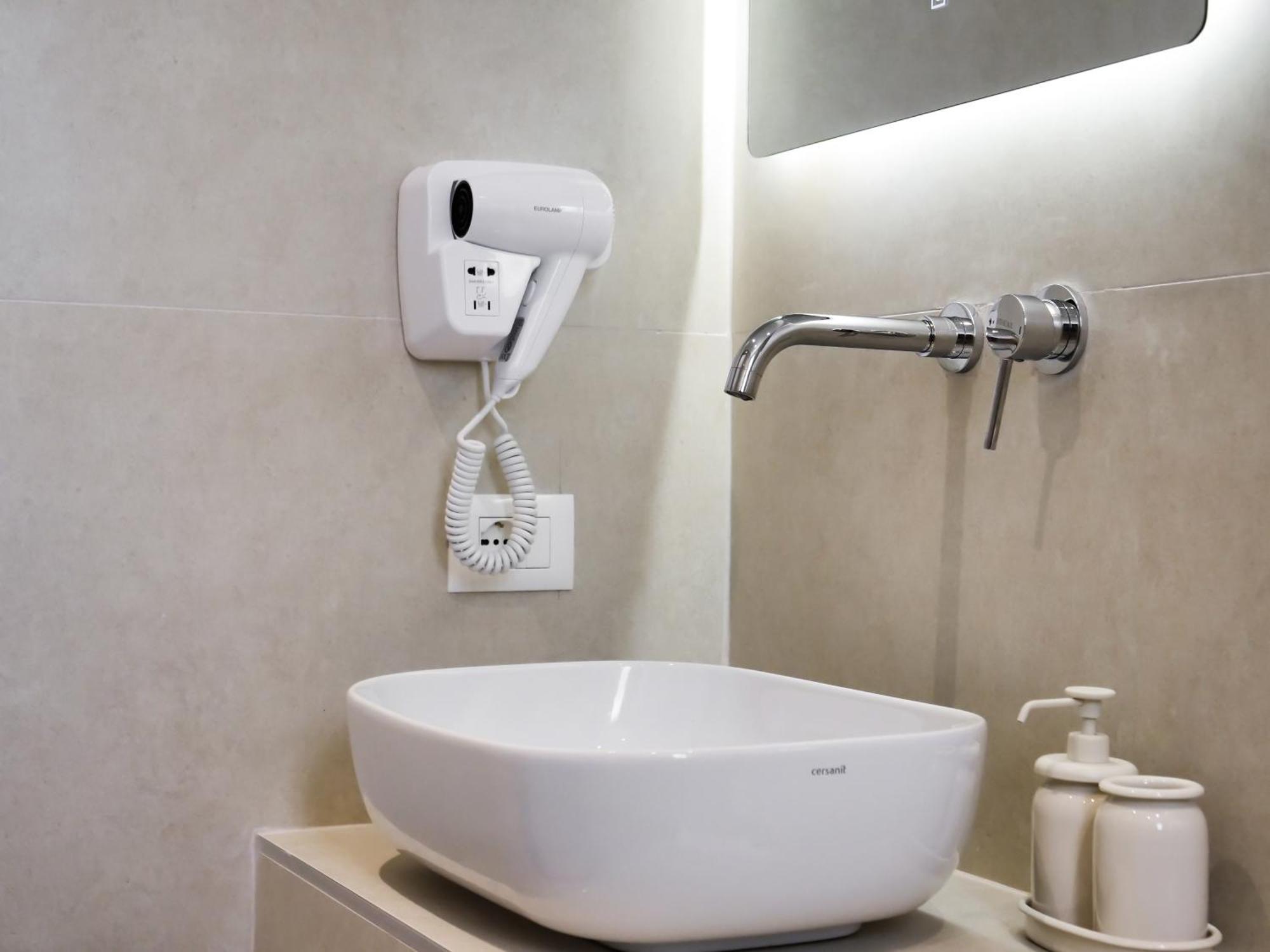 Aparthotel Orchard Retreat Himare Esterno foto
